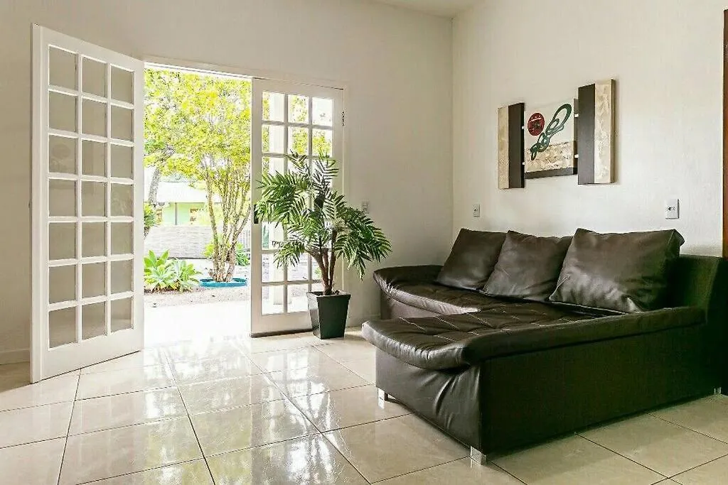 Linda Casa Com Piscina E Jacuzzi Na Pinheira Para 12 Pessoas