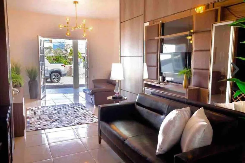 Holiday home Linda Casa Com Piscina E Jacuzzi Na Pinheira Para 12 Pessoas